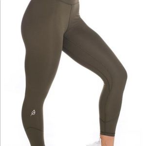 P’tula The Alainah III sleek legging
